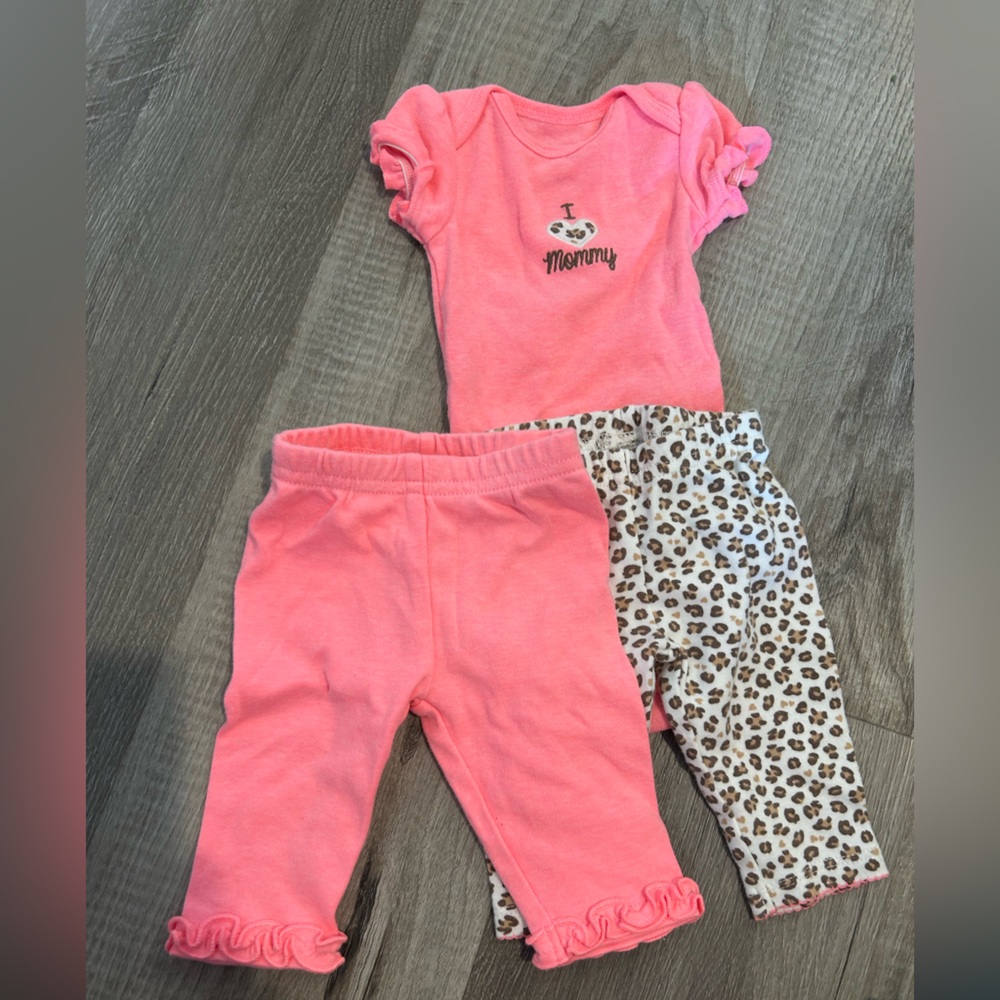 Newborn leopard/pink set